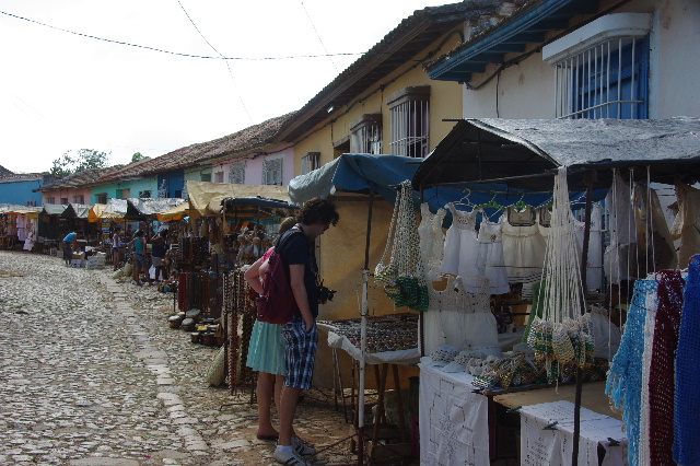 キューバ （３３）　トリニダー旧市街の“みやげ市場”　その人々_c0011649_23464190.jpg