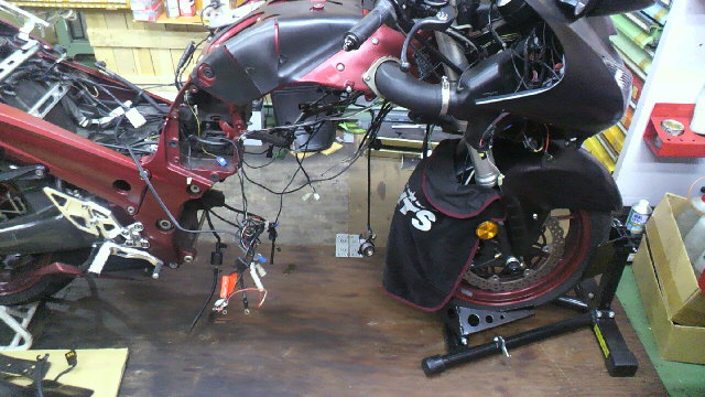 zzr1400エンジン脱着_a0275568_0553283.jpg