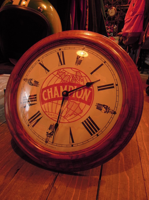 CHAMPION SPARK PLUG VINTAGE WOOD CLOCK_d0217535_9325388.jpg