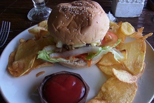 Cheese Burger @ The Pavillion Restaurant, Baliku, Banyuning, Amed (\'12年5月)_a0074049_20281449.jpg
