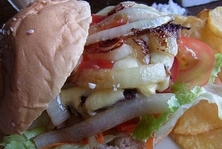Cheese Burger @ The Pavillion Restaurant, Baliku, Banyuning, Amed (\'12年5月)_a0074049_20283087.jpg