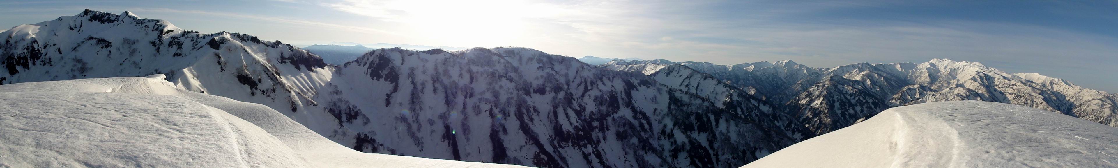 笈ヶ岳－登山道がない残雪期に登る秘境の峰（２日目）_e0110500_22241148.jpg