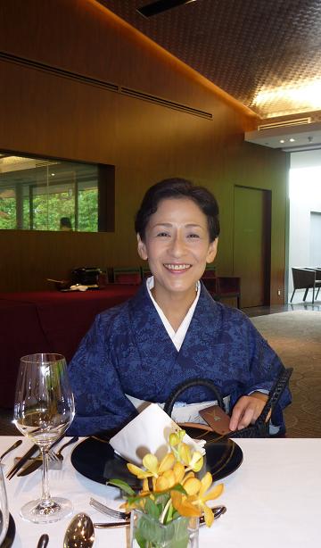 モダンなお茶会・素敵なお昼のメニューとシェフ。_f0181251_1548583.jpg