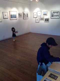 AOKI takamasa　写真展へ　子どもたちと_d0076558_2228491.jpg