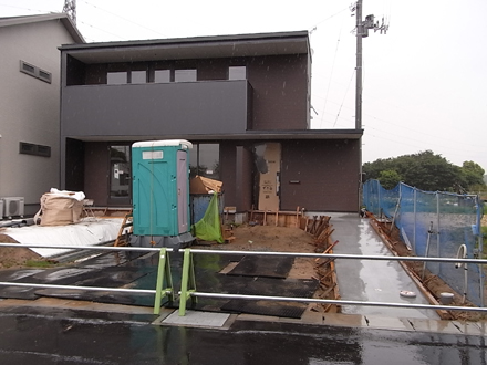 『横塚の家』 雨の現場_e0197748_20255365.jpg