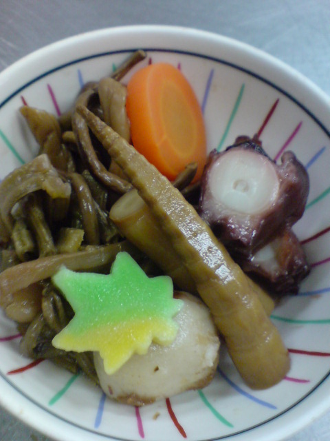 わらびの白和え、竹の子とぜんまいの煮物、さわ菜のおひたし。そして「きゃらぶき」。_d0182179_13554798.jpg