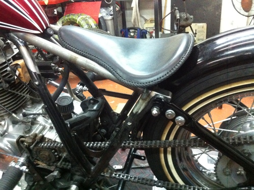 SR400カスタム フェンダー&シート固定_a0164918_2052562.jpg