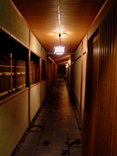 「京都 八坂神社、ワインバー ワイングロッサリー」_a0000029_1024130.jpg