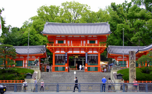 「京都 八坂神社、ワインバー ワイングロッサリー」_a0000029_1051217.jpg
