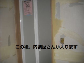 浴室窓枠材設置_f0031037_21424984.jpg