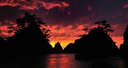 今日の雲の焼け具合この流れは山かな...夏山!...北アルプス....._b0194185_23162471.jpg