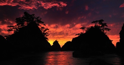 今日の雲の焼け具合この流れは山かな...夏山！...北アルプス....._b0194185_23162471.jpg