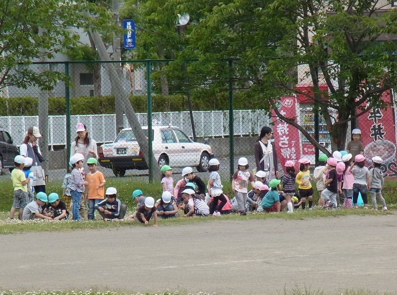 満開のクローバーの香りに包まれて練習中_c0025115_2043672.jpg