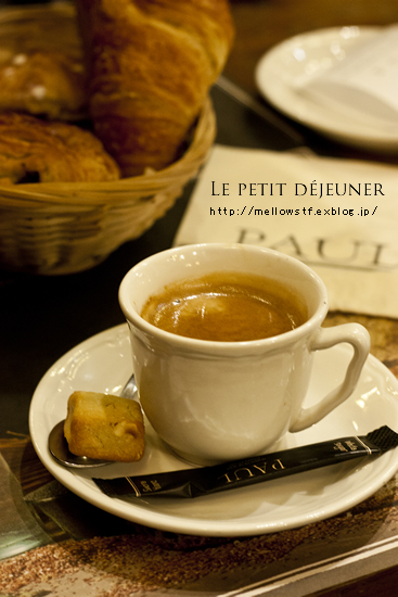 パリ旅行 2012-1　【 paulでpetit déjeuner 】_d0124248_2235326.jpg