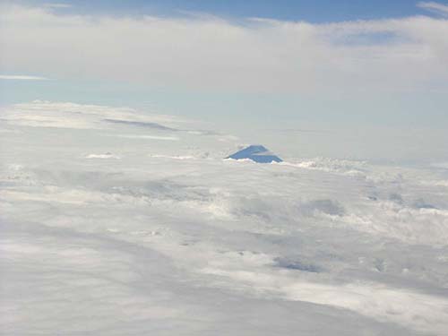 飛行機からの富士山_e0029592_16475972.jpg