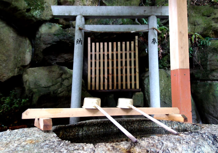 榊原温泉の起源に触れる_b0145296_792066.jpg