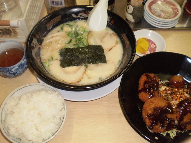 鷹松ラーメン＋ミニミンチカツセット＠鷹松_a0117520_2057124.jpg