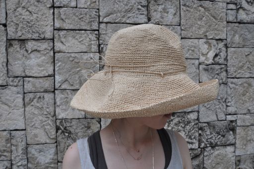 この時季のマストな帽子 ・ ・ ・ =HELEN KAMINSKI/SCALA=_b0110582_20211081.jpg