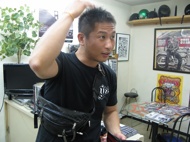 明日は、店休日でお休みです。_a0110720_13395355.jpg