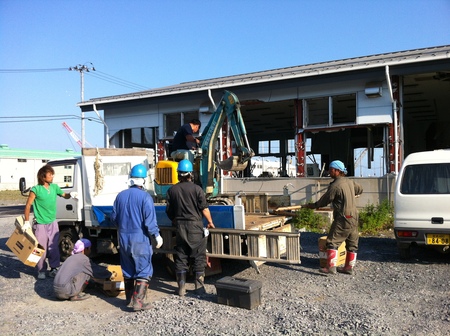 「その子どもサイクルぅ」と「石巻魚町できるか？仮設商店」と「現場仕事！！」_a0166329_2344843.jpg