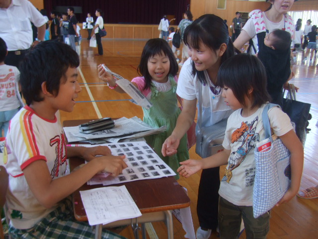 二田小学校へリサイクルショップに参加_d0166047_21354463.jpg