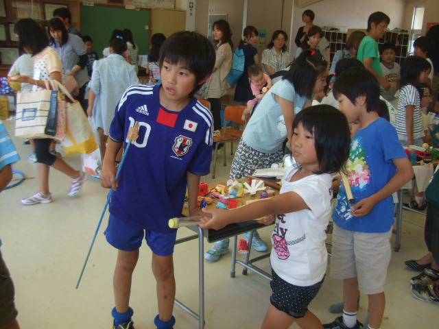 二田小学校へリサイクルショップに参加_d0166047_2136592.jpg