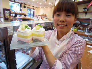 じゃーん 白桃ケーキ_a0171984_17241373.jpg