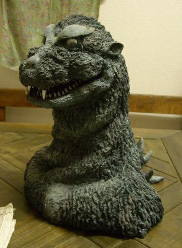 初代ゴジラ胸像・2号スーツ : てんつく工芸作品集