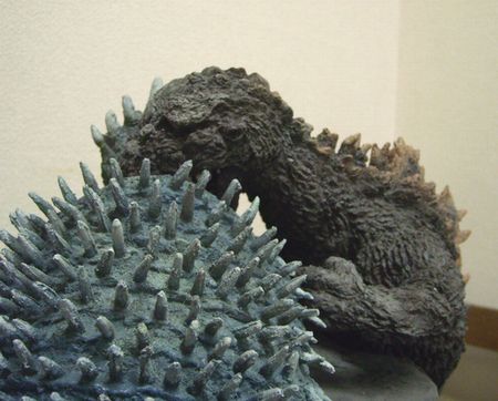 ゴジラ対アンギラス胸像・大阪城崩壊寸前・ギニョールタイプ : てん