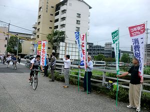 知寄町で久々早朝宣伝、大津で街宣、９名の日曜版読者、病院後援会のつどい_e0255020_22373517.jpg