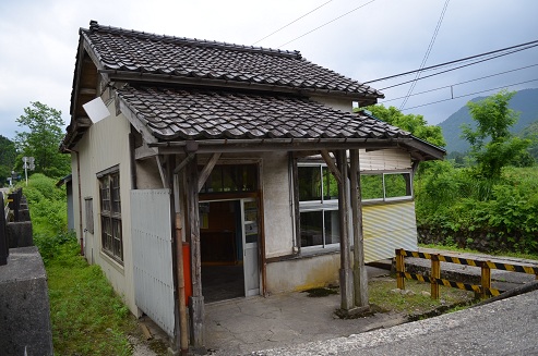立山線 千垣駅_a0243562_1454059.jpg