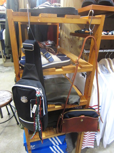 復権の兆し!☆? Orobianco 人気のBODY BAG 系・色々..._d0152280_20325536.jpg