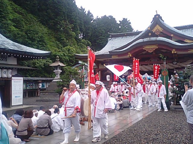 石鎚神社　お山開き大祭の出御祭と神輿の渡御・・・2012/6/30_f0231709_14401173.jpg