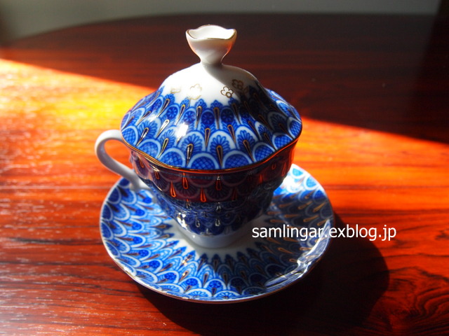 Lomonosovの蓋つきティーカップ_f0237712_2147505.jpg