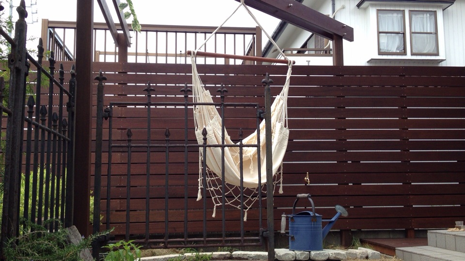 ハンモックの庭 庭は 小さな森