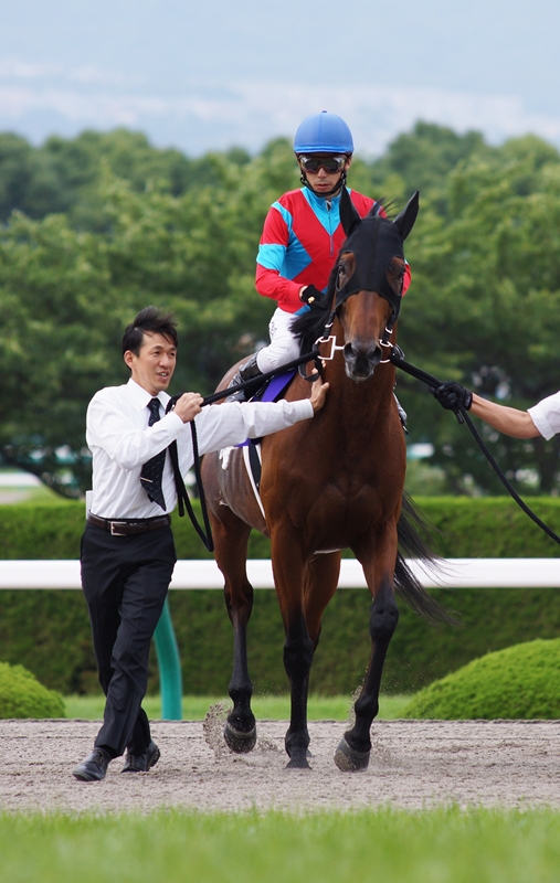 競馬が人生の比喩なのではない 人生が競馬の比喩なのである 寺山修司 Turfに魅せられて 写真紀行