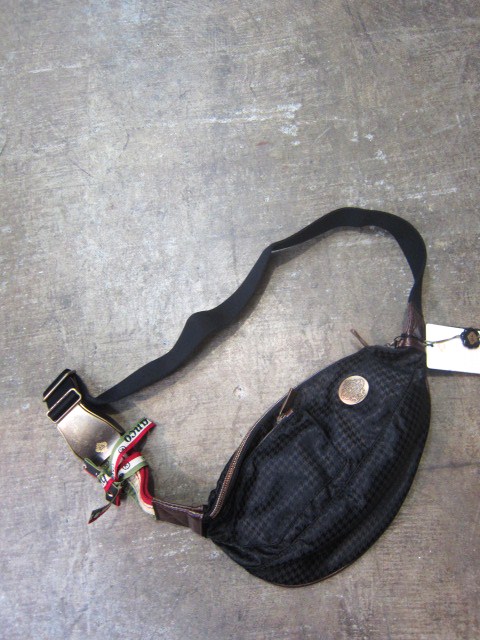 復権の兆し!☆? Orobianco 人気のBODY BAG 系・色々..._d0152280_029228.jpg