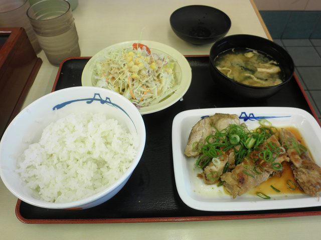 松屋の厚切りチキングリル定食　布施南店_c0118393_10945100.jpg