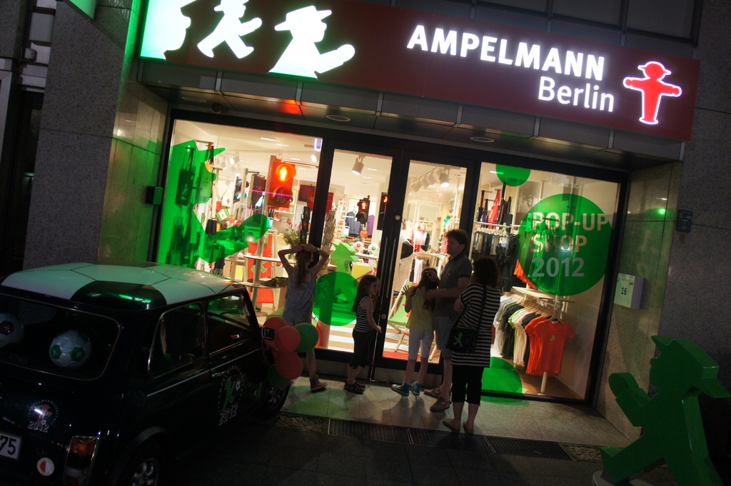 AMPELMANNクーダムショップ初日の夜。_c0180686_21483087.jpg