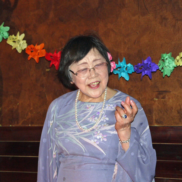 モモちゃんの満80歳の誕生日を侘助の常連が祝福（6・30）_c0014967_1039364.jpg
