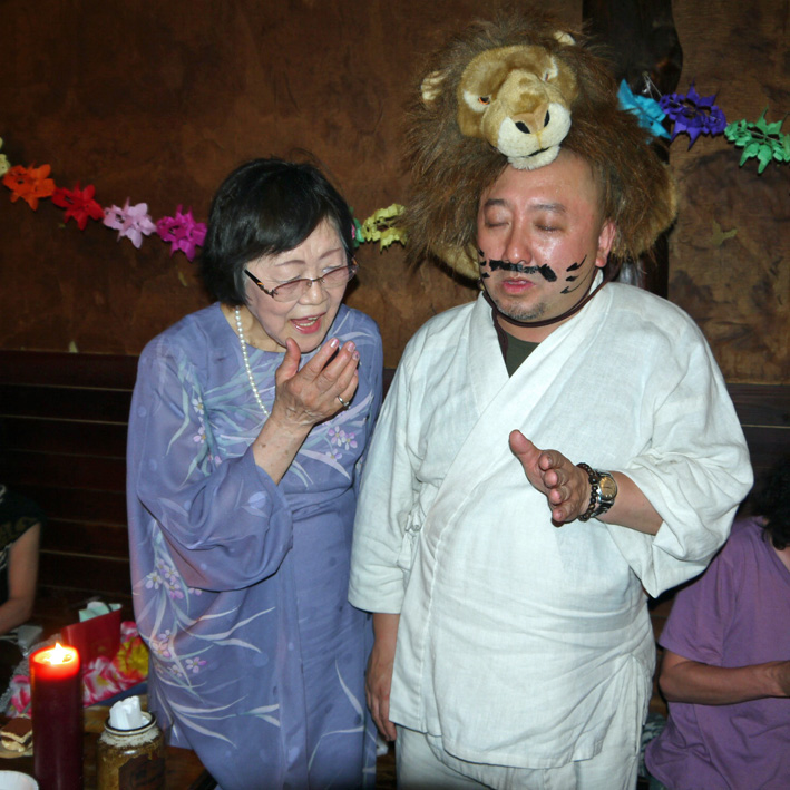 モモちゃんの満80歳の誕生日を侘助の常連が祝福（6・30）_c0014967_10394043.jpg