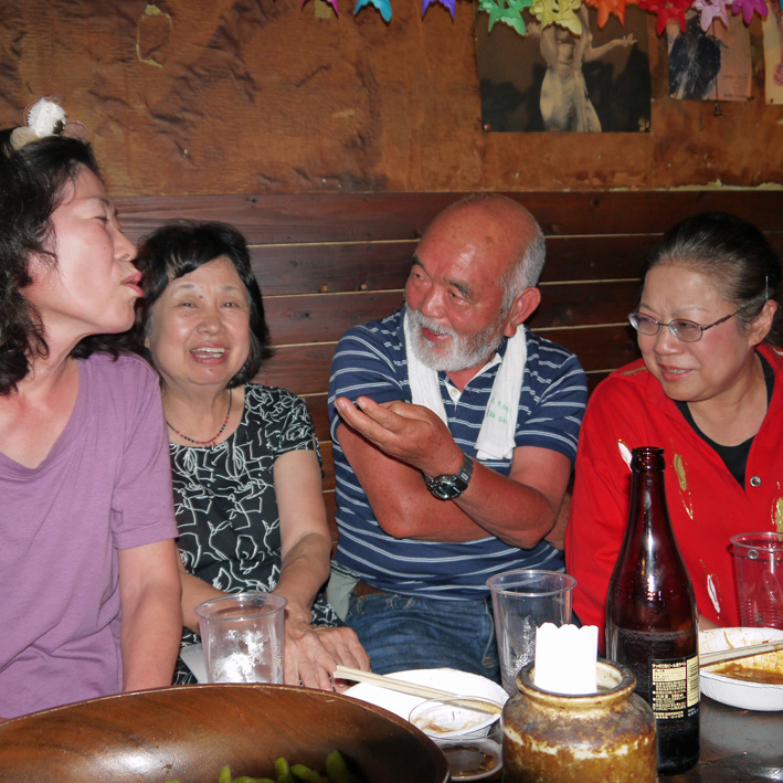 モモちゃんの満80歳の誕生日を侘助の常連が祝福（6・30）_c0014967_10395679.jpg