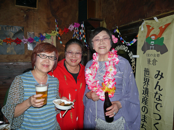 モモちゃんの満80歳の誕生日を侘助の常連が祝福（6・30）_c0014967_10401750.jpg