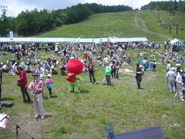 湯の丸高原 つつじ祭り まいど オギノモータースです