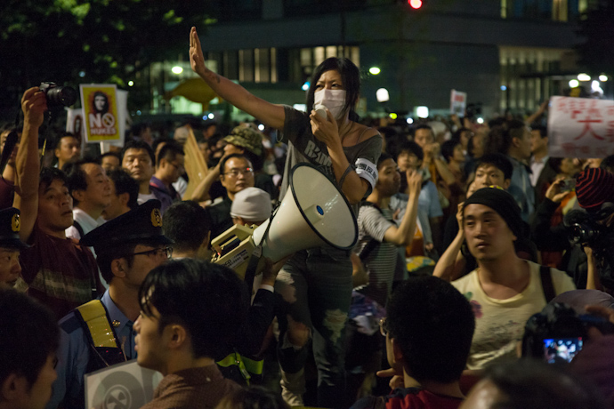 ▼「群衆に向かって」_d0017381_20132222.jpg
