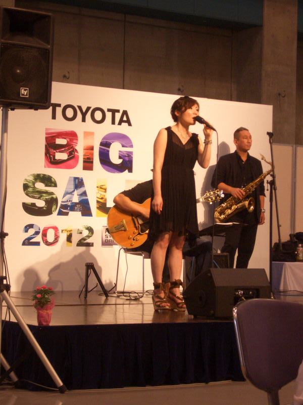 ７月１日（日）　ミステリオソ　with Miki　＠　TOYOTA BIG SALE ２０１２　②_c0101402_0195043.jpg