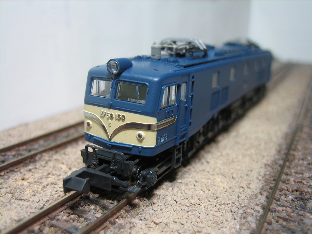 KATO EF58-150＆郵便荷物列車入線_e0120143_22563235.jpg