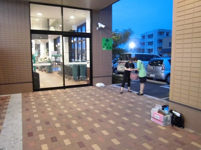 しずてつストア富士吉原店前で「浜岡原発に関する県民投票」に向けた署名活動_f0141310_73554.jpg