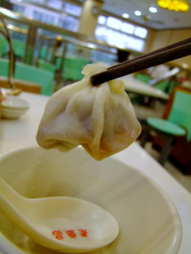 「上海 老盛昌の小龍包・スープワンタン、高菜麺」_a0000029_1115426.jpg
