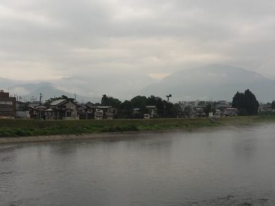 今朝は川霧が上がりました_a0084753_836134.jpg